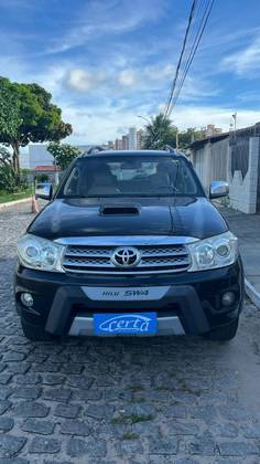 TOYOTA HILUX SW4 3.0 SRV 4X4 7 LUGARES 16V TURBO INTERCOOLER DIESEL 4P AUTOMÁTICO TOYOTA HILUX SW4 3.0 SRV 4X4 7 LUGARES 16V TURBO INTERCOOLER DIESEL 4P AUTOMÁTICO